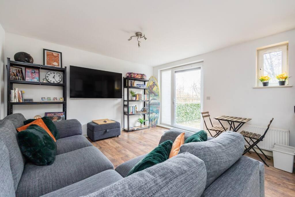 Ferienwohnung Stunning 1 Bd Flat In Lochend Park With A Patio Edinburgh Exterior foto