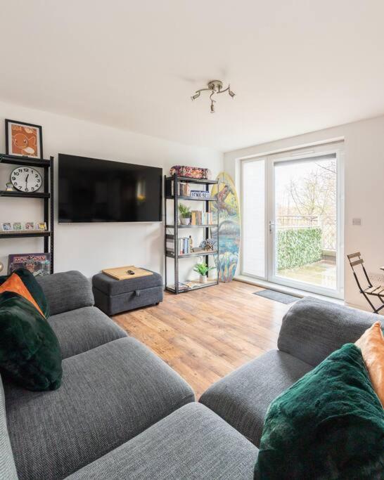 Ferienwohnung Stunning 1 Bd Flat In Lochend Park With A Patio Edinburgh Exterior foto