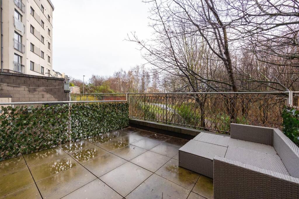 Ferienwohnung Stunning 1 Bd Flat In Lochend Park With A Patio Edinburgh Exterior foto