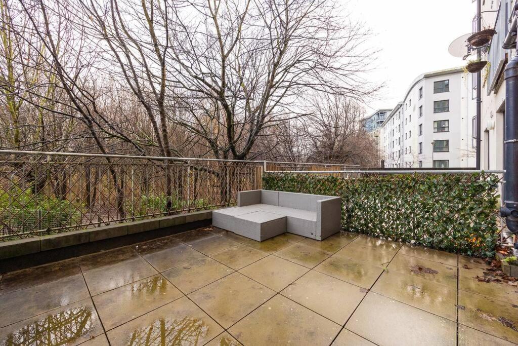 Ferienwohnung Stunning 1 Bd Flat In Lochend Park With A Patio Edinburgh Exterior foto