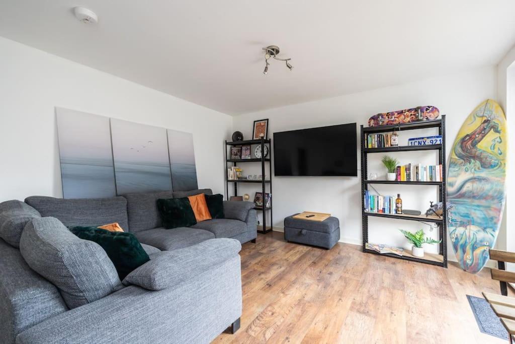 Ferienwohnung Stunning 1 Bd Flat In Lochend Park With A Patio Edinburgh Exterior foto